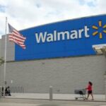 Повышенных прогнозных показателей Walmart недостаточно, чтобы остановить падение цен на акции