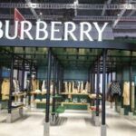 Прибыль Burberry упала в Первом Полугодии, так как Новый Генеральный Директор разработал Новую Стратегию