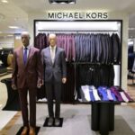 Macy’s демонстрирует одежду от Kors, Calvin и Hilfiger, сшитую на заказ, на Геральд-сквер